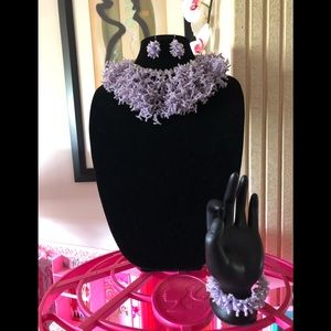 NETTED LILAC BEADED NECKLACE.